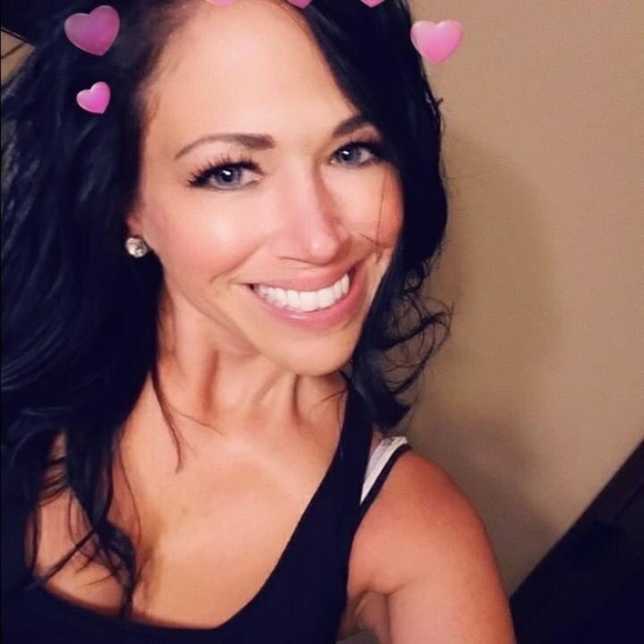 Profile Picture of Tavia Koering (@taviakoering) on Poshmark