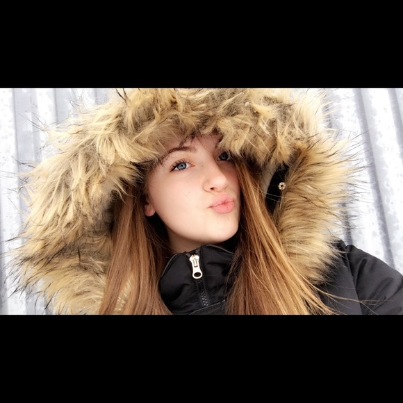 Profile Picture of Briley Holladay (@brileyh10) on Poshmark