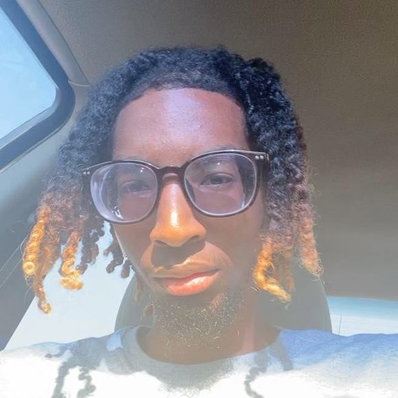 Profile Picture of Alexander Derrick (@alexanderderric) on Poshmark