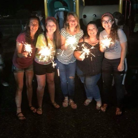 Profile Picture of Sarah Weaver (@sarahkweav) on Poshmark