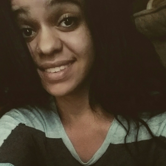 Profile Picture of Adrianna Saez (@adrimae) on Poshmark