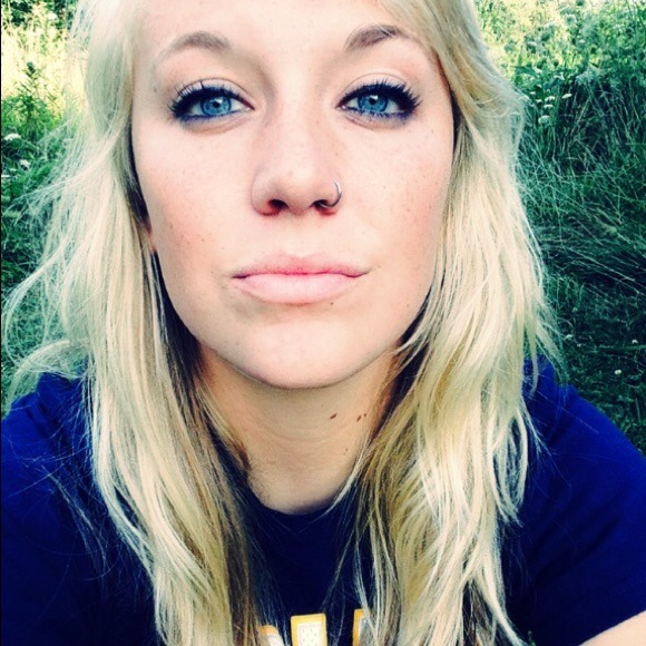 Profile Picture of Katie Roker (@krooker3) on Poshmark