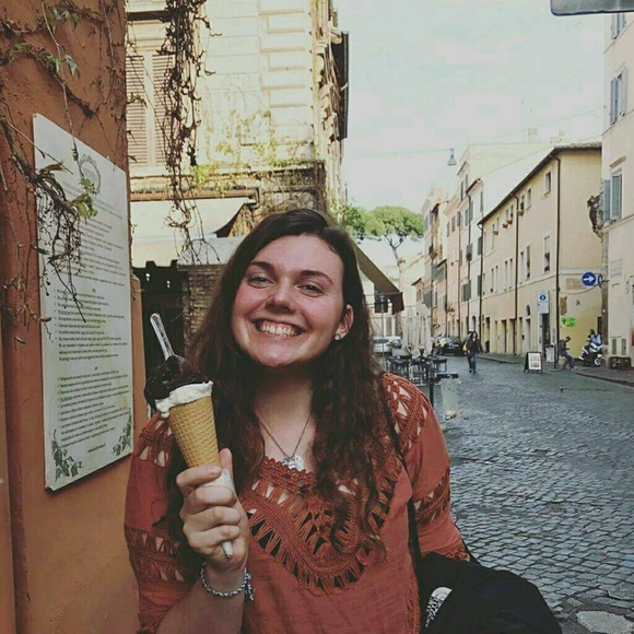 Profile Picture of Maddie Dobrowski (@mkreslins) on Poshmark