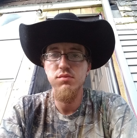 Profile Picture of Damian Wallace (@damianwallace) on Poshmark