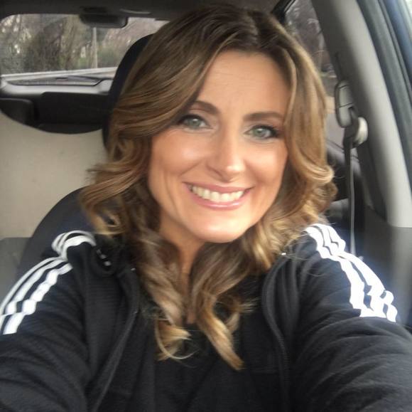 Profile Picture of Karlyn Knight (@tahitiandreamer) on Poshmark