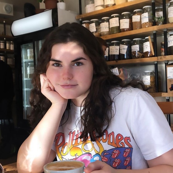Profile Picture of Ella Albers (@ellaalbers) on Poshmark