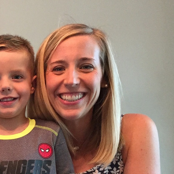 Profile Picture of Clare Harris (@cbucheit) on Poshmark