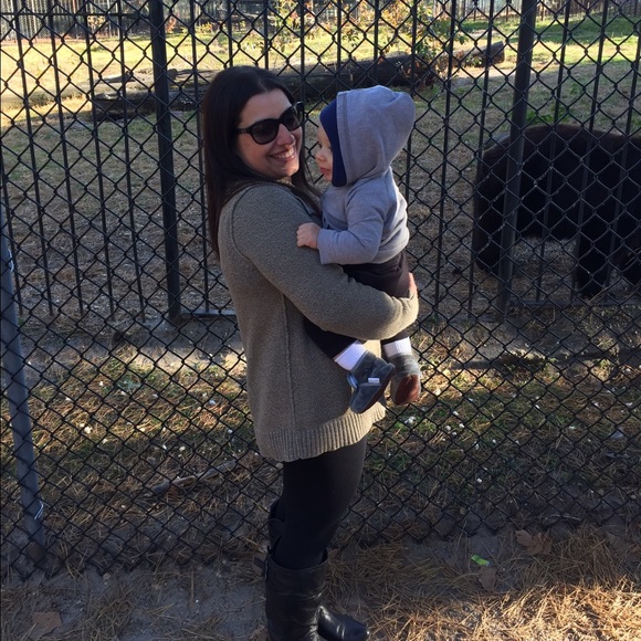 Profile Picture of Lisa Clayton (@lisa5516) on Poshmark