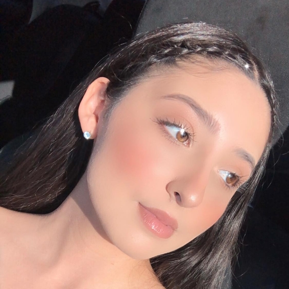 Profile Picture of Aliethmichelle Cervantes (@aliethmichellec) on Poshmark