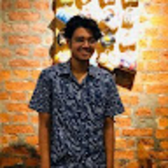 Profile Picture of Stephen Gomes (@stephen_gomes) on Poshmark