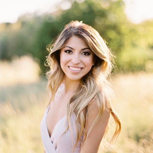 Profile Picture of Kiana Labuhn (@klabuhn) on Poshmark