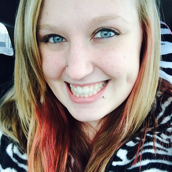 Profile Picture of Chelsey Schultz (@cschultz_ak) on Poshmark