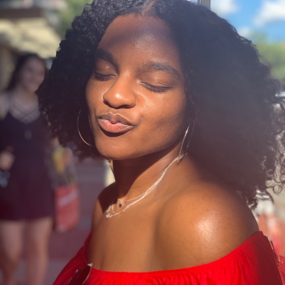 Profile Picture of Renae Wallace (@rpw2999) on Poshmark