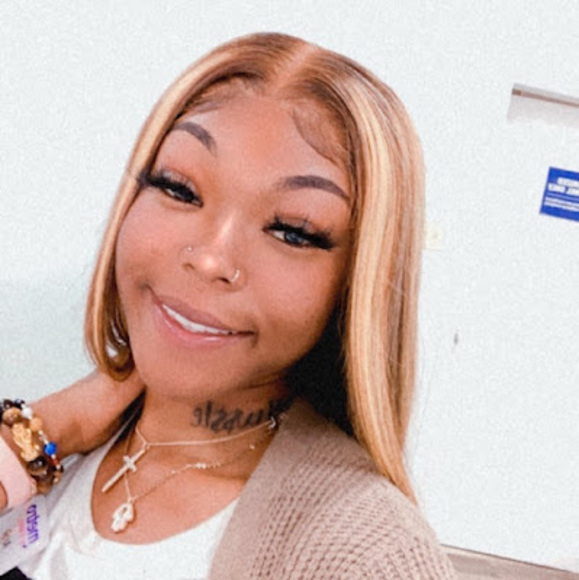 Ariel Armstead - Poshmark Profile Picture of Ariel Armstead (@ariielle611) on Poshmark