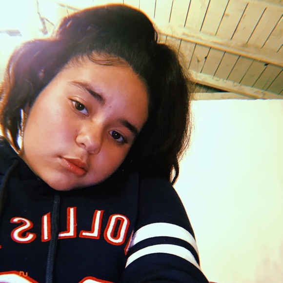 Profile Picture of Guadalupe Calderon (@guadalupecal870) on Poshmark