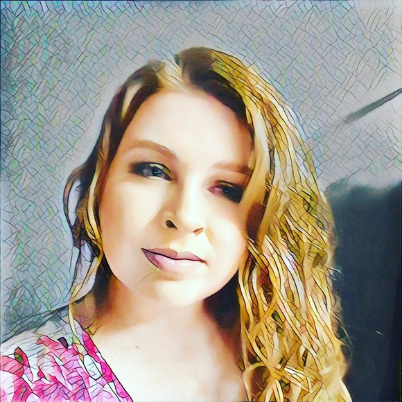 Profile Picture of Koleen Woolcott (@kwoolcott911) on Poshmark