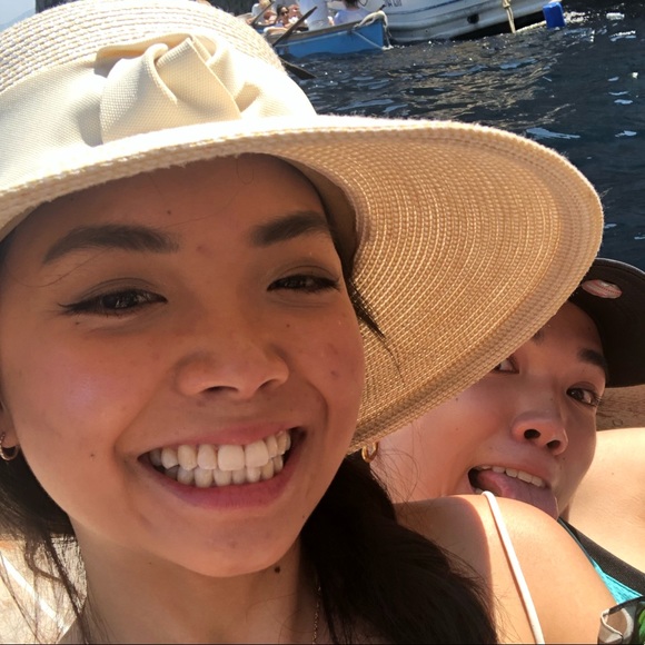 Profile Picture of Clarissa Wong (@wjclarissa) on Poshmark