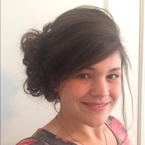 Profile Picture of Amanda Fowler (@afowler1983) on Poshmark