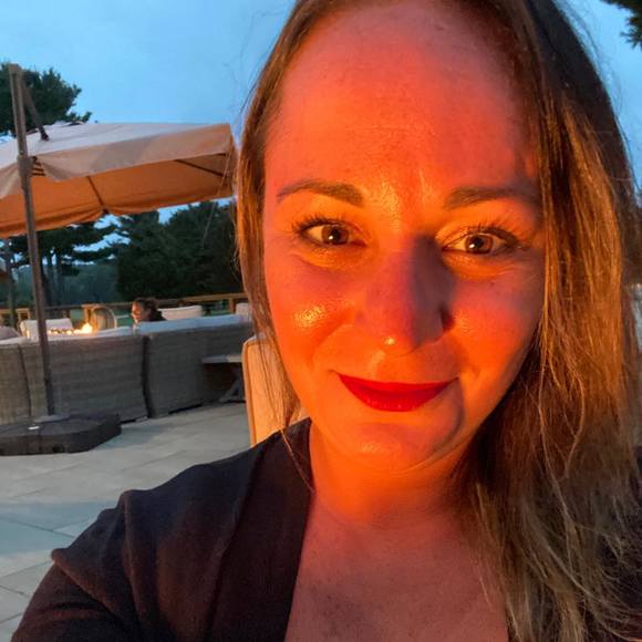 Profile Picture of Ashley Varnum (@ashleym185) on Poshmark