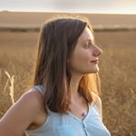 Profile Picture of Julia | Yoga et Bien-Être 🕉 (@julia.prana) on Instagram