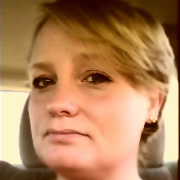 Shalana Makeever - Poshmark Profile Picture of Shalana Makeever (@pinkwillow73) on Poshmark