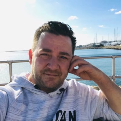 Profile Picture of Dennis Decker (@dx_dennis) on Twitter