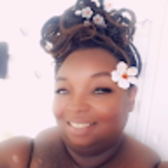 Profile Picture of Snovia Kunkleman (@snoviakunkleman) on Poshmark