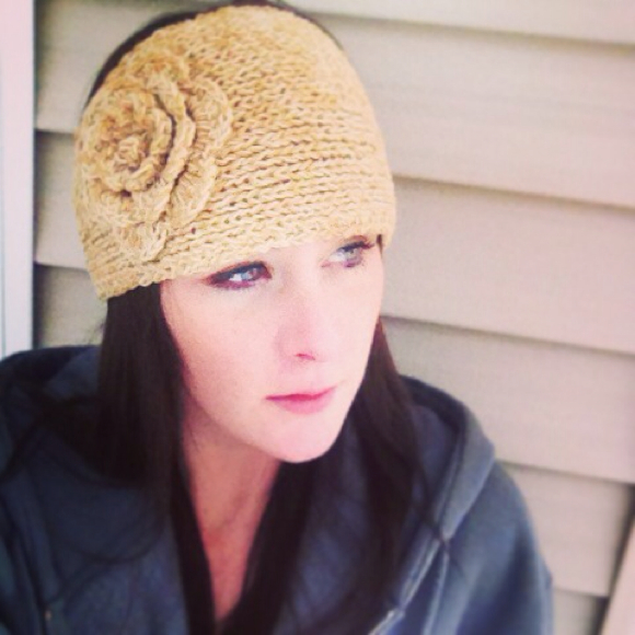 Profile Picture of Danielle Crandall (@auroraak) on Poshmark