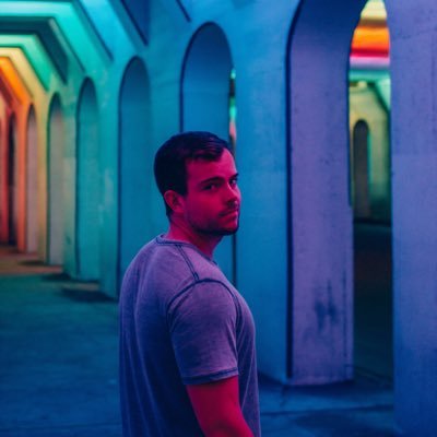 Profile Picture of Carson Jones (@dapperzookeeper) on Twitter