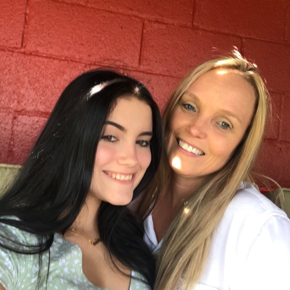 Profile Picture of Pamela Bateman (@pamelabateman) on Poshmark