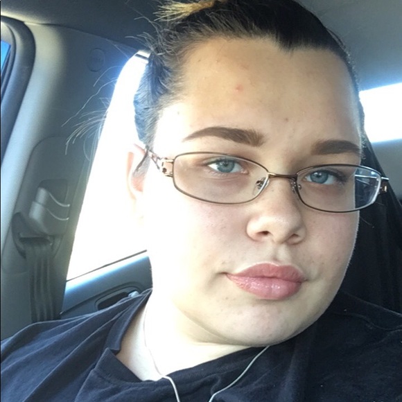 Profile Picture of Alexis Kent (@kent_0804) on Poshmark