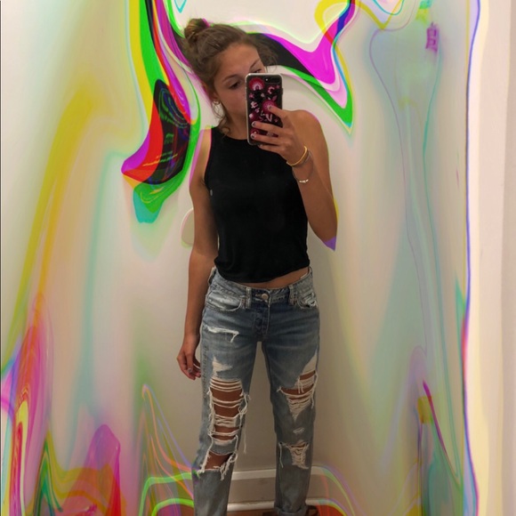 Profile Picture of Ava Uthoff (@avajcu) on Poshmark