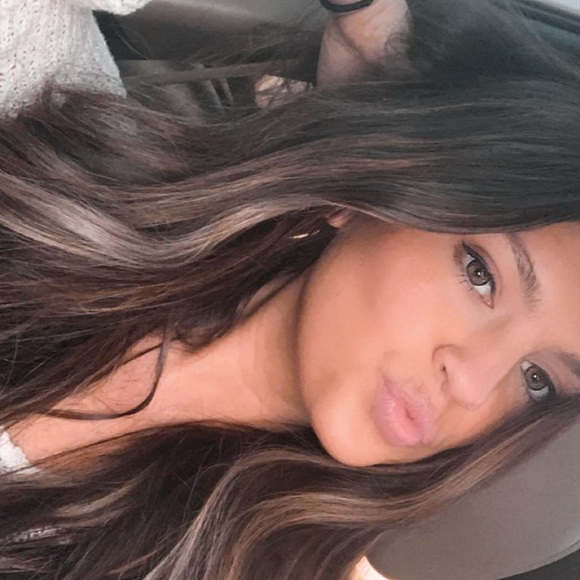 Profile Picture of Taylor Blevins (@taylorblevins09) on Poshmark
