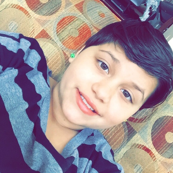 Profile Picture of Violet Hayes (@violetbeawesoem) on Poshmark