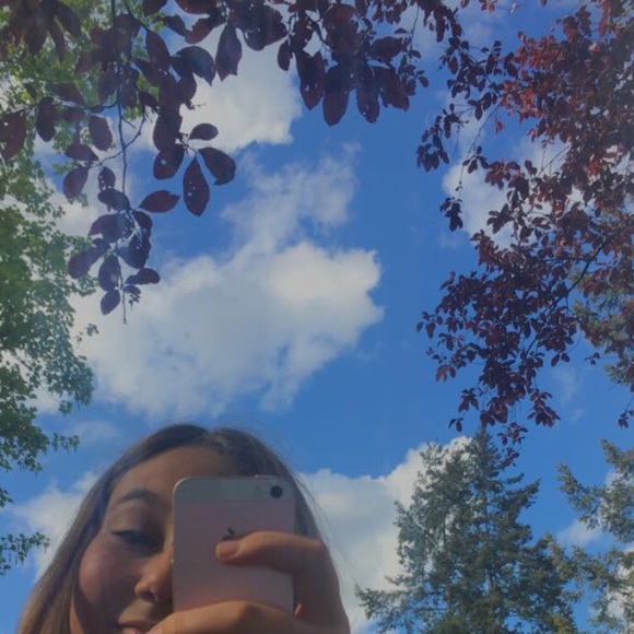 Profile Picture of Nevaeh Jering (@nevaehjering) on Poshmark