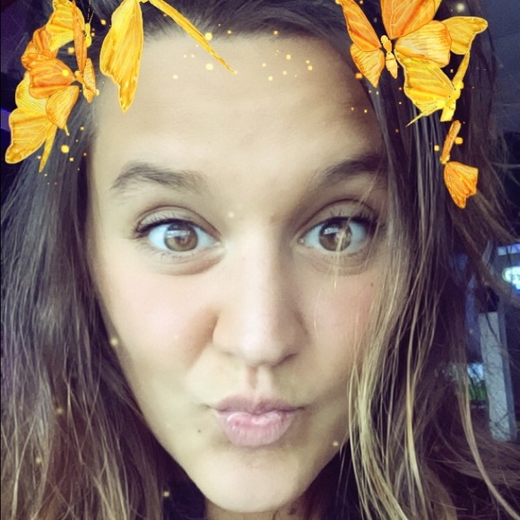 Profile Picture of Chelsea Plutko (@chelnichol) on Poshmark