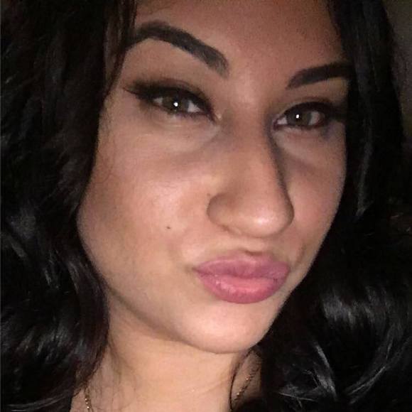 La pia pia Moran - Poshmark Profile Picture of La pia pia Moran (@amanda1107) on Poshmark