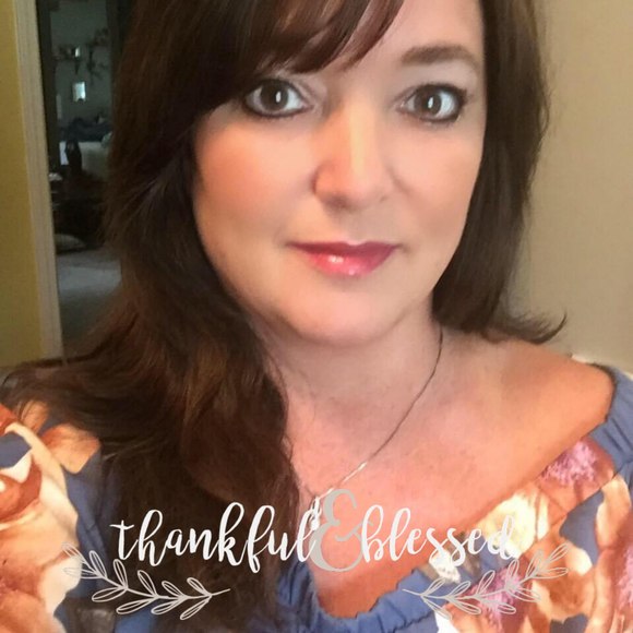 Profile Picture of Leanne Sharp (@lsharp9912) on Poshmark
