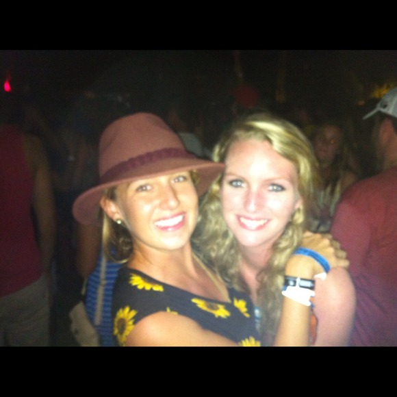 Profile Picture of Sophia Fiedler (@fiedlersophia) on Poshmark