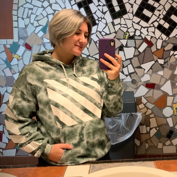 Profile Picture of Whitney Morrow (@jussstpeachy) on Poshmark