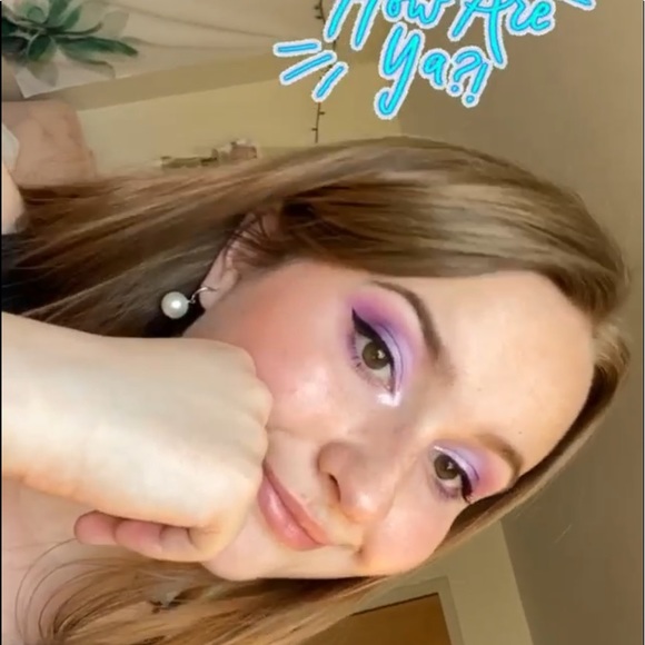 Profile Picture of Andrea Corbeels (@andrea_corbeels) on Poshmark