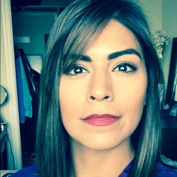 Profile Picture of Amber Blake (@ambermblake) on Poshmark