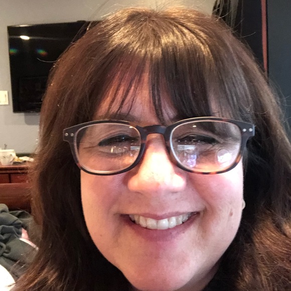 Profile Picture of Elyse Steinberger (@elyse1968) on Poshmark