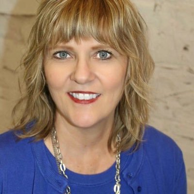 Profile Picture of Nancy Novak (@a_wnze) on Twitter