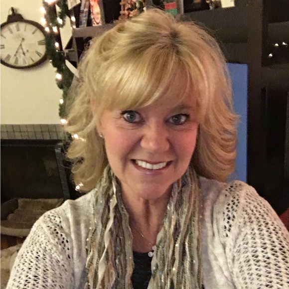 Profile Picture of Lynda Barackman (@misslmjk) on Poshmark