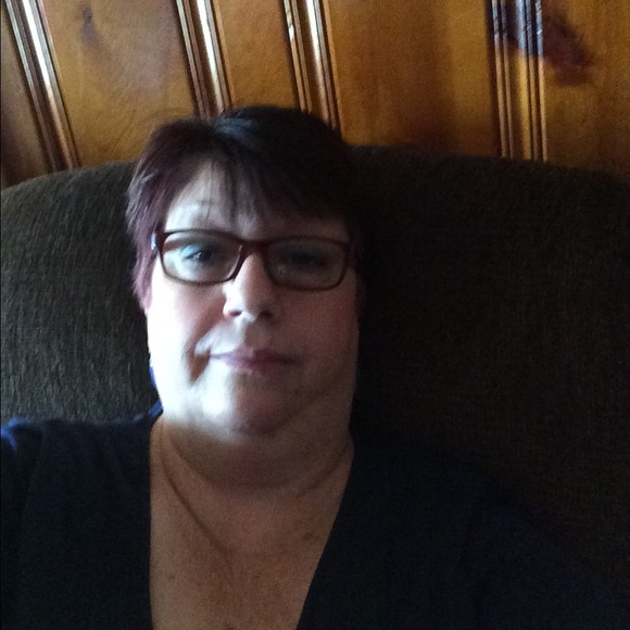 Profile Picture of Lisa Chrisman (@1961blue) on Poshmark