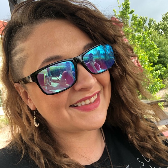 Profile Picture of Jessica Soderlund (@dirtyhippiejess) on Poshmark