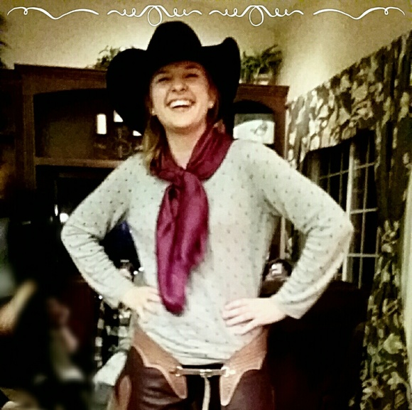 Profile Picture of Allie Chimerofsky (@a2002) on Poshmark