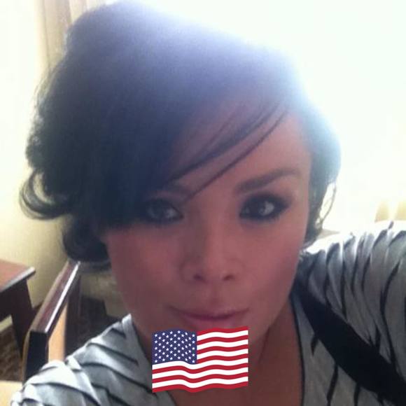 Profile Picture of Liz Butala (@lezeth) on Poshmark