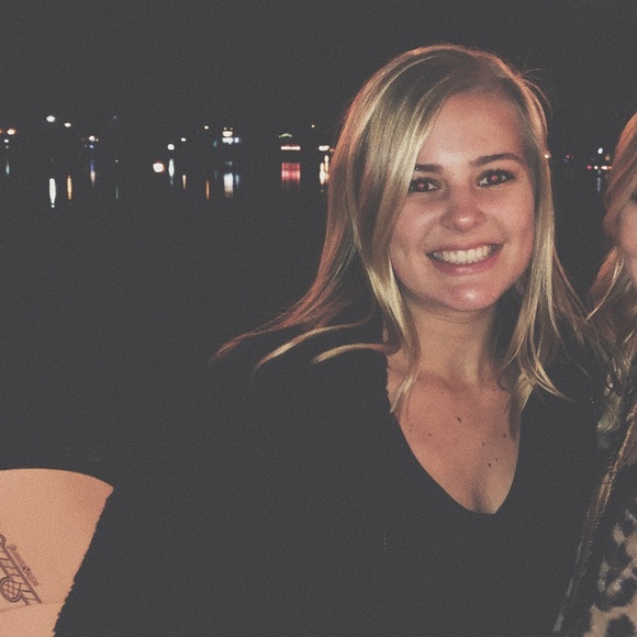 Profile Picture of Ava Nelson (@avanelson16) on Poshmark